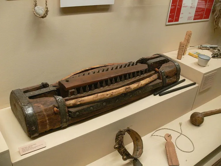 Una trampa de lobos en el Euskal Museoa, Bilbao | ©Andreas Praefcke / Wikimedia Commons