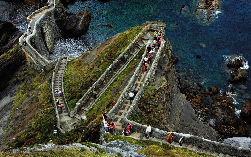 Los 241 escalones que suben a la ermita de San Juan de Gaztelugatxe
