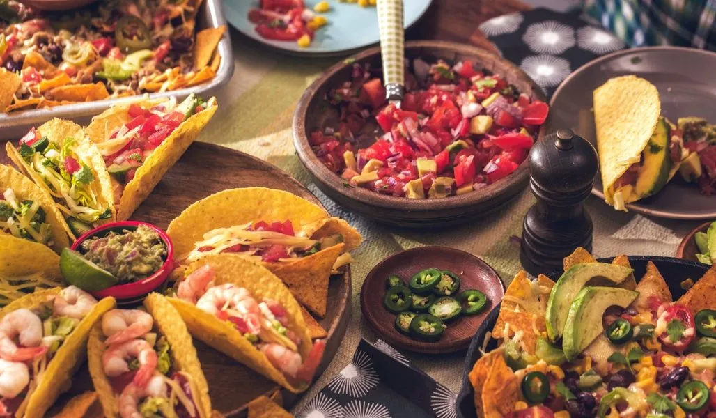 Variedad de platillos mexicanos que capturan la esencia de la gastronomía.